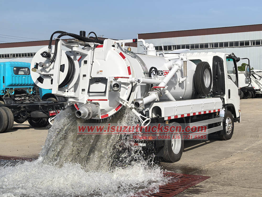 Isuzu septic vacuum truck