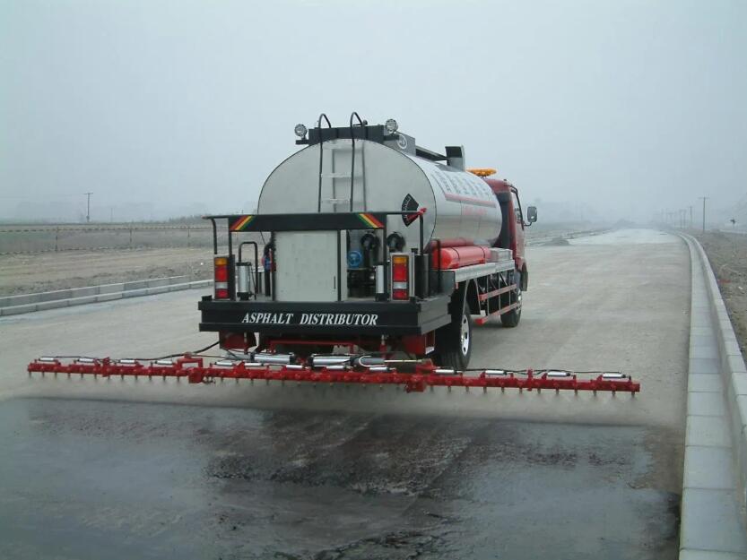 3000L~5000L Customer Isuzu Ordinary asphalt distributor Bitumen emulsion sprayer