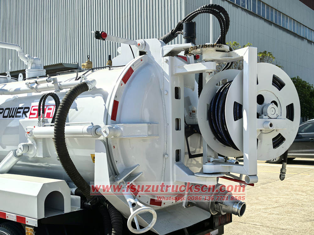 Isuzu gully sucker vacuum truck