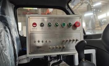3000L~5000L Customer Isuzu Ordinary asphalt distributor Bitumen emulsion sprayer
