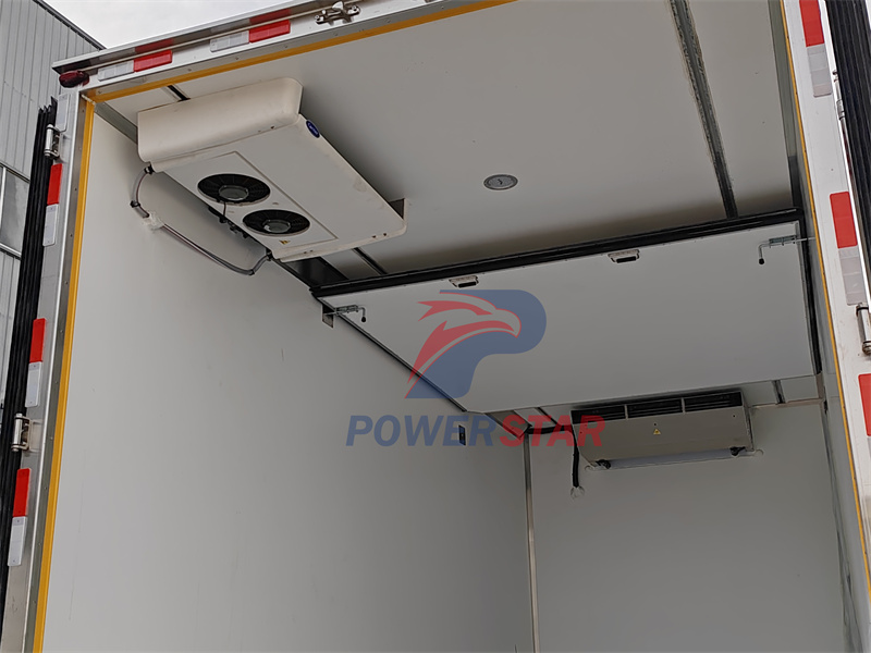 ISUZU double compartment refrigerated truck