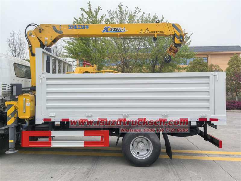 ISUZU boom crane truck with bucket