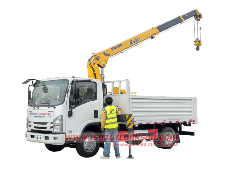 ISUZU 6 wheeler light crane truck