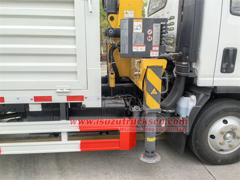ISUZU truck mounted crane XCMG