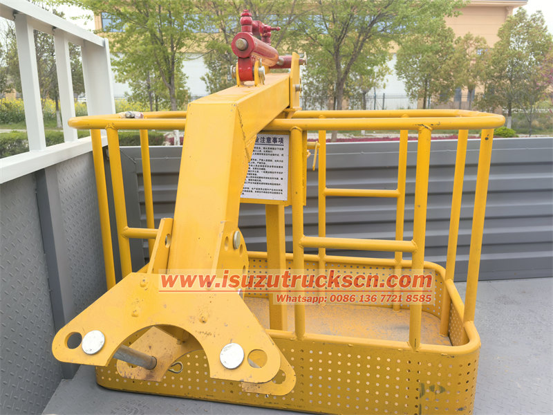 ISUZU KV100 utility boom truck