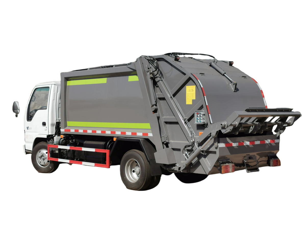 ISUZU 600P 130HP 4&times;4 rear loading garbage truck for sale