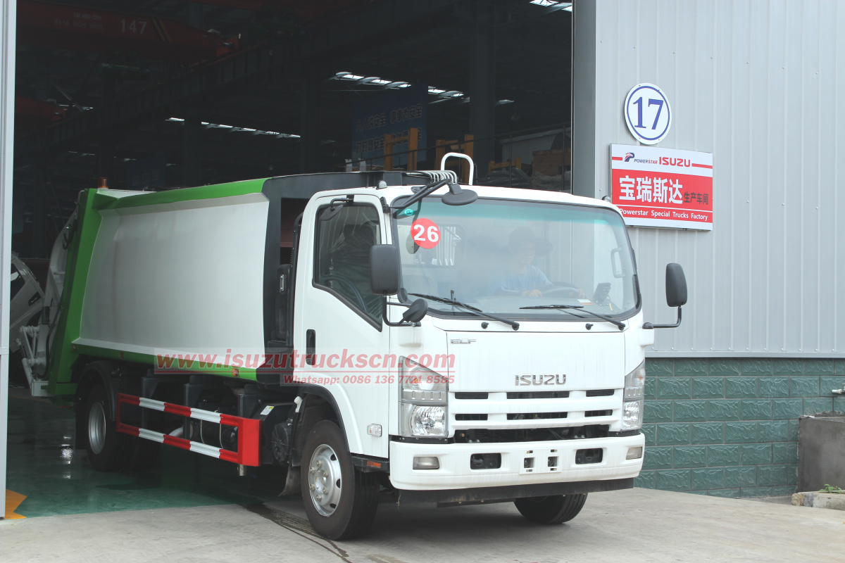 4x4 refuse truck Isuzu