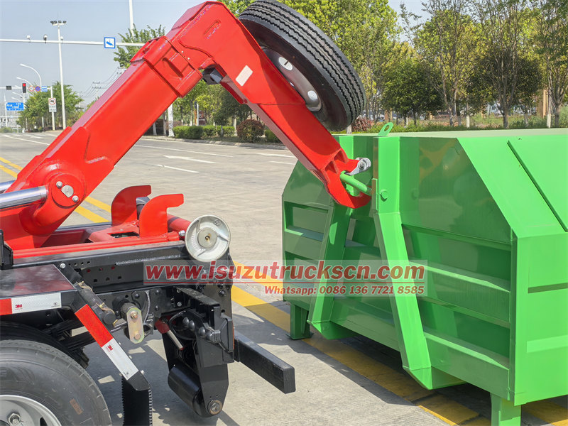 ISUZU small roll off container truck