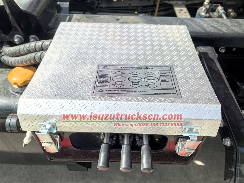 ISUZU 8 tons roll off bin truck