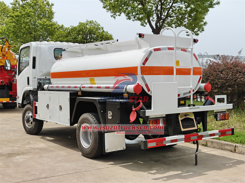 Isuzu 4x4 offroad fuel tanker truck