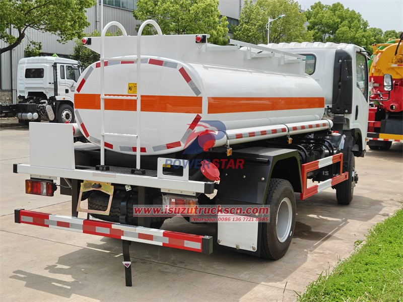 Isuzu 4x4 offroad oil tanker truck