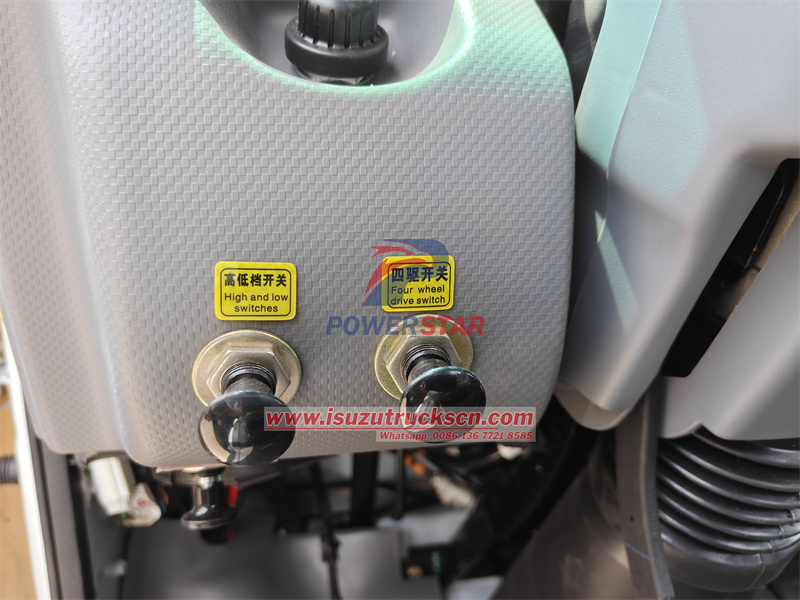 Isuzu NPR 4WD oil tanker truck with control device