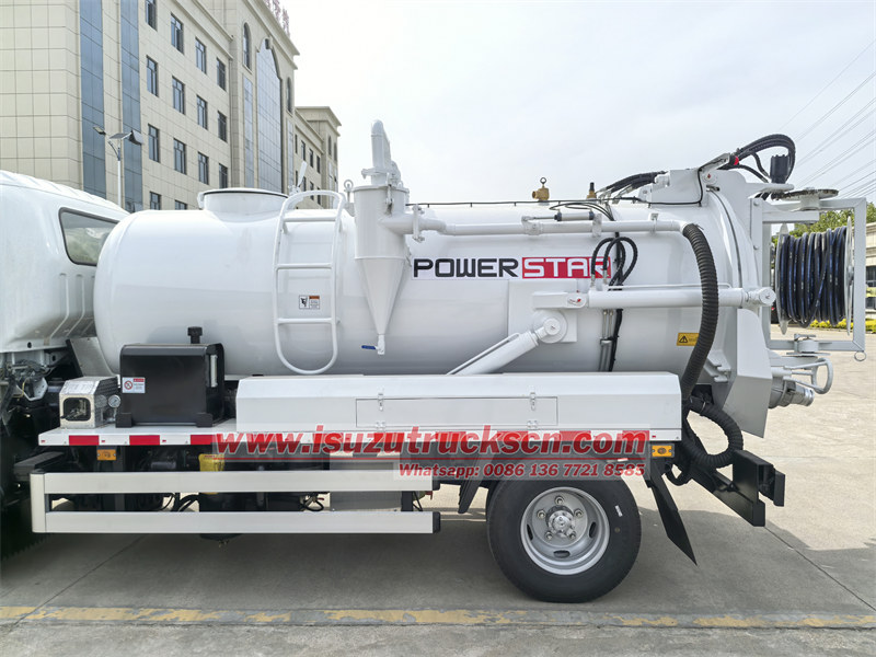 ISUZU mini combined vacuum truck