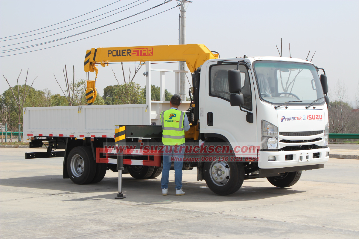 Japan Isuzu Right Hand Drive 5Ton Telescopic Crane Cargo truck