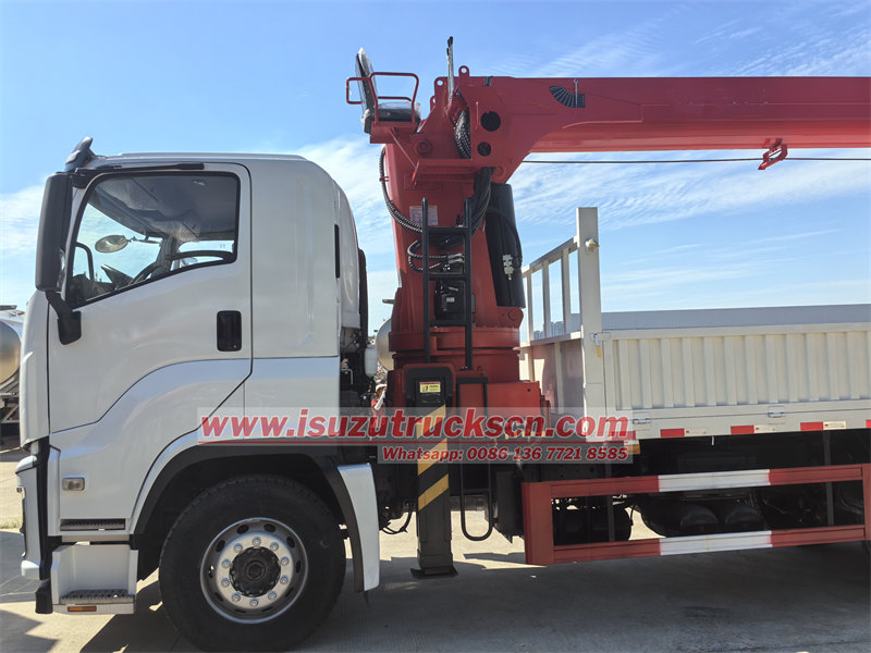 HOWO heavy duty lorry crane