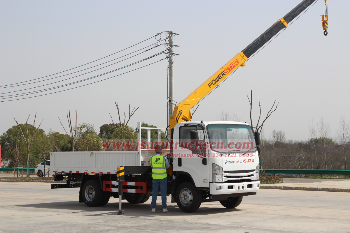 Japan Isuzu Right Hand Drive 5Ton Telescopic Crane Cargo truck