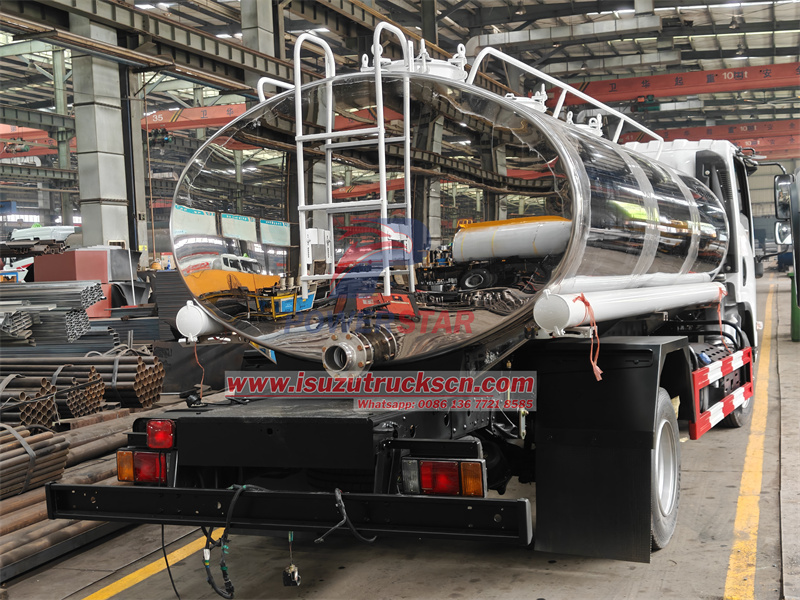 ISUZU NPR 6000L potable water bowser truck