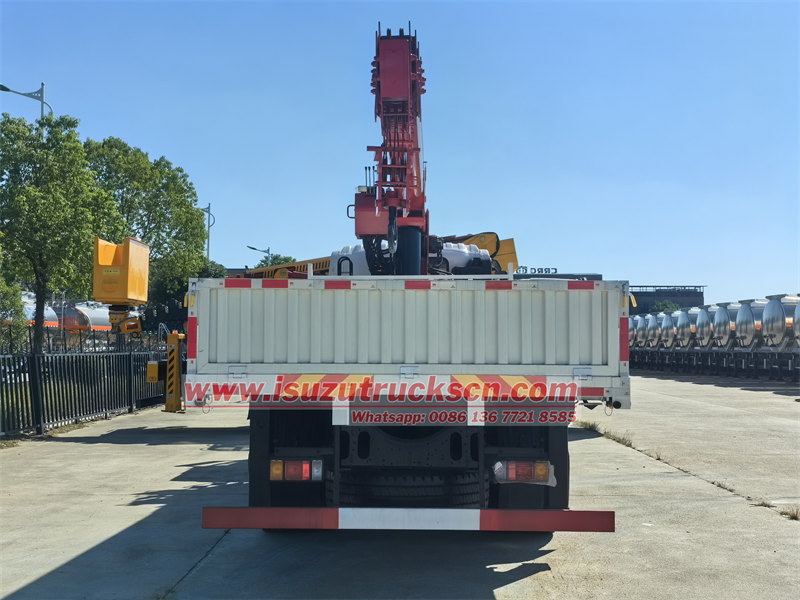 ISUZU GIGA lorry mounted crane