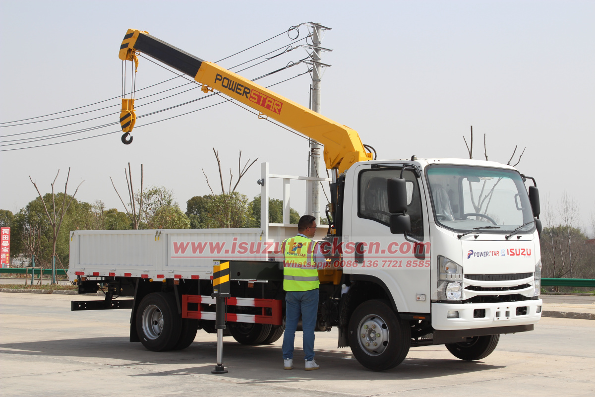 Japan Isuzu Right Hand Drive 5Ton Telescopic Crane Cargo truck