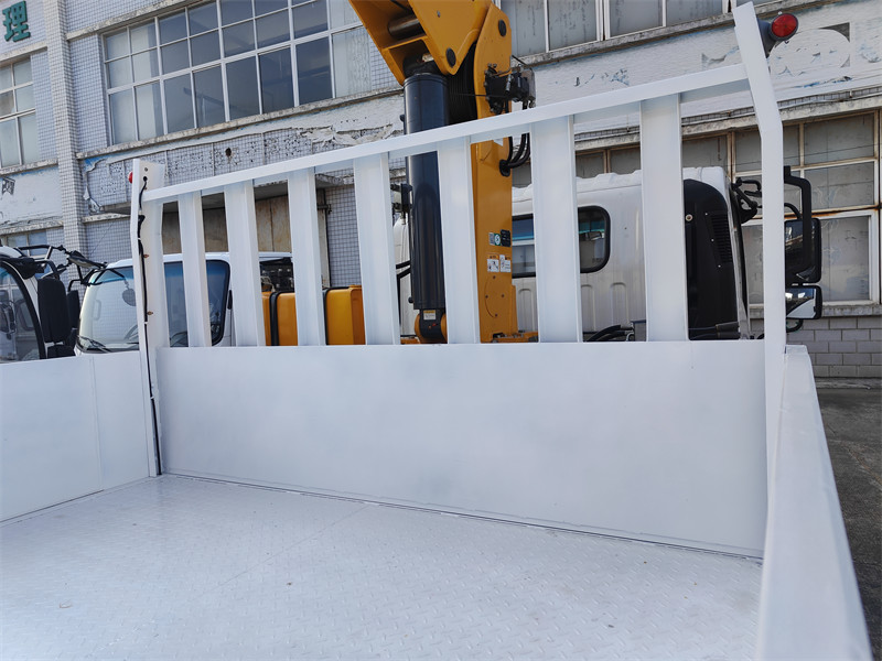 ISUZU NPR lorry mounted crane