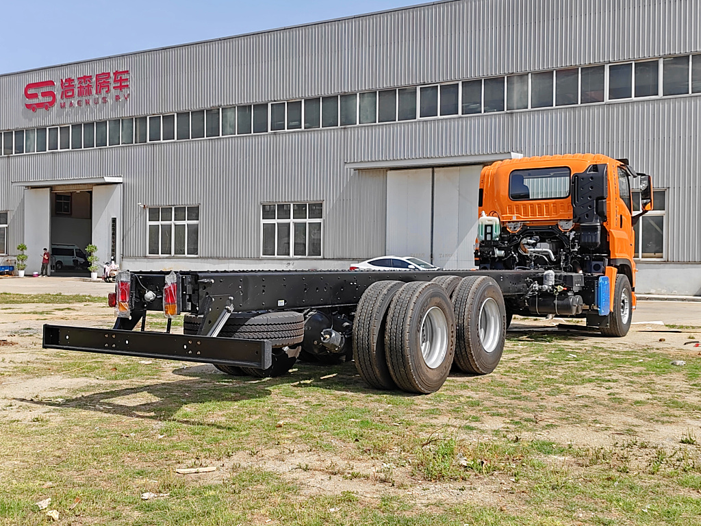 2026 Algeria Isuzu GIGA cab chassis truck pictures price specifications