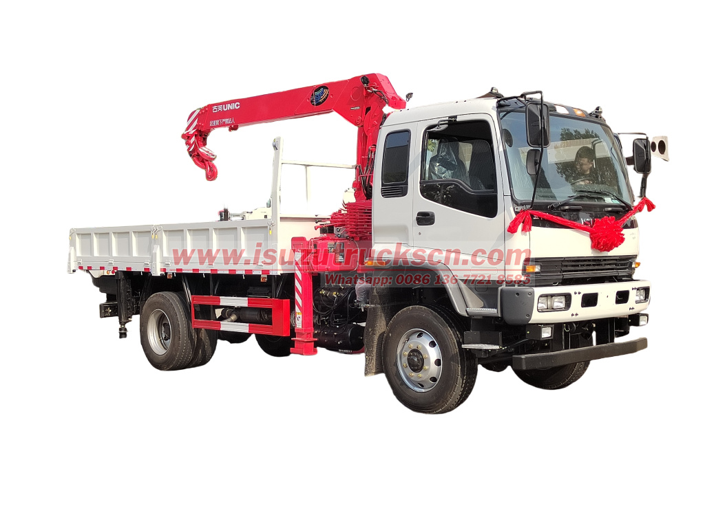 Isuzu off-road service truck with UNIC boom crane