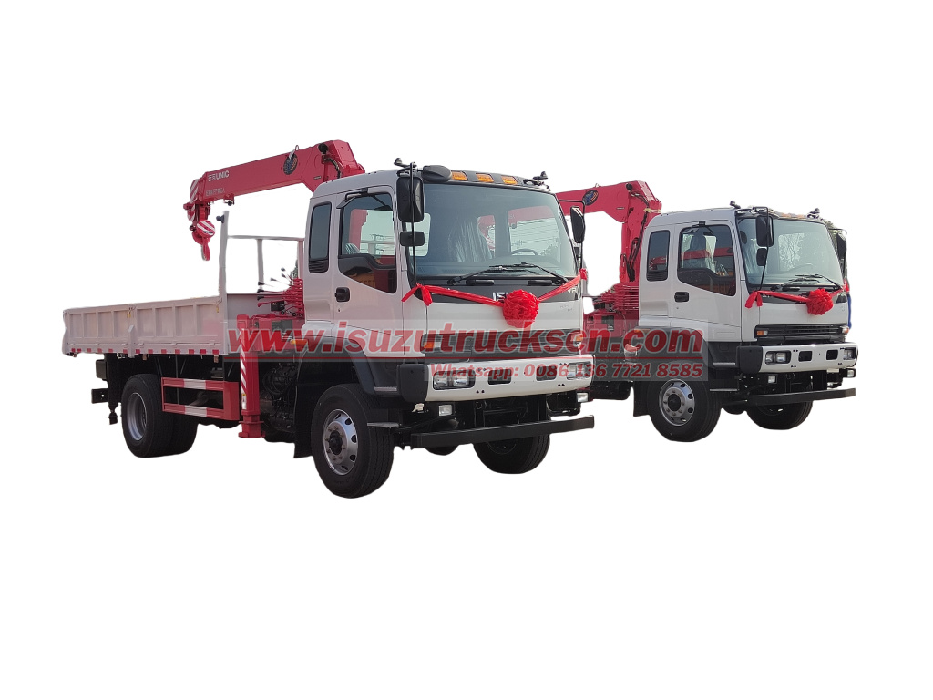 Isuzu off-road service truck with UNIC boom crane