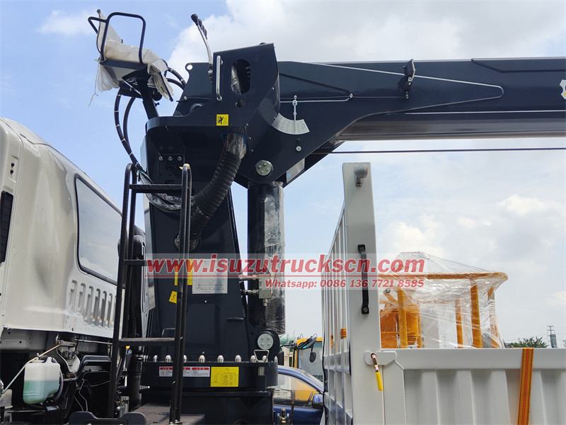 ISUZU truck with crane for sale