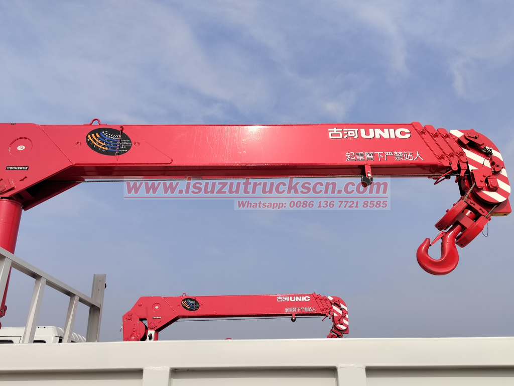 UN Yemen Isuzu off-road service truck with UNIC boom crane