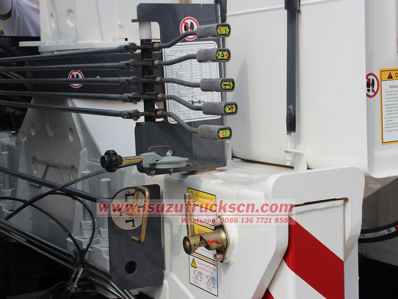 ISUZU 5 ton crane loader truck