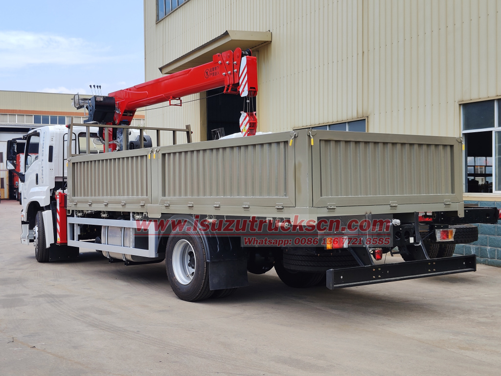 Isuzu crane utility truck