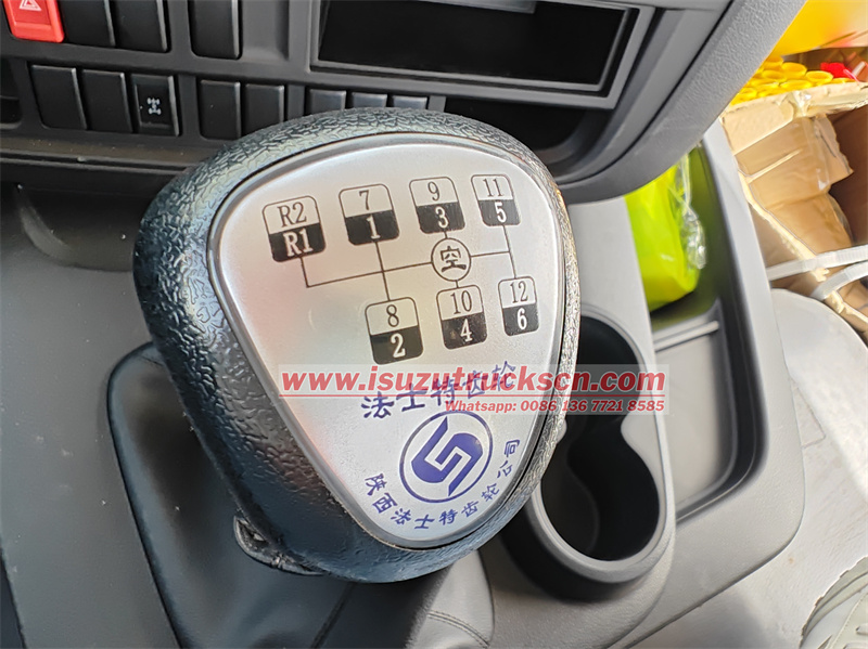 Isuzu GIGA 6X4 35tons heavy truck chassis