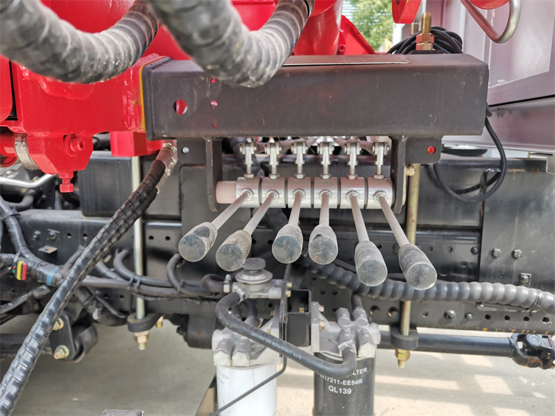 ISUZU 700P knuckle truck mounted crane