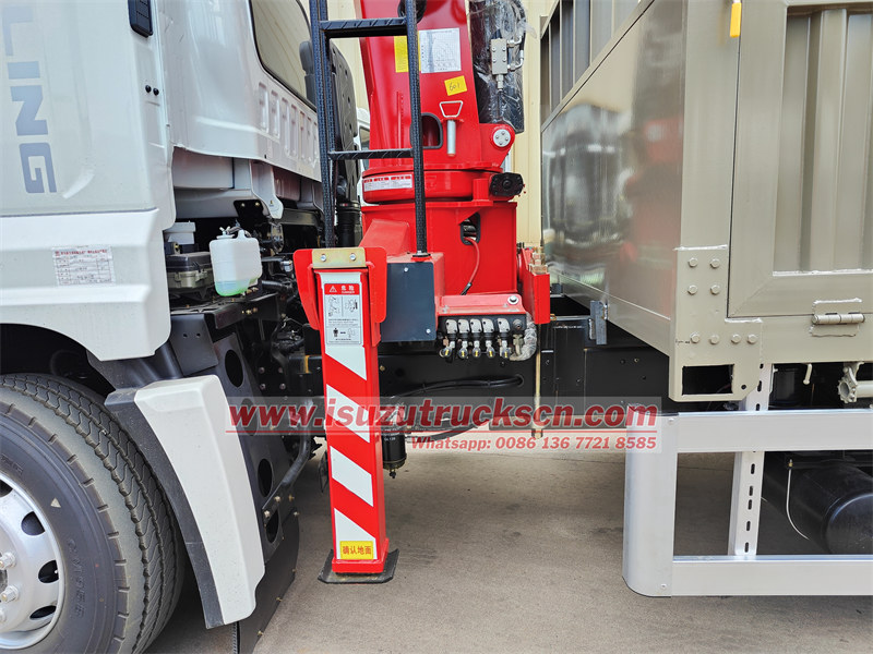ISUZU FTR truck mounted crane price