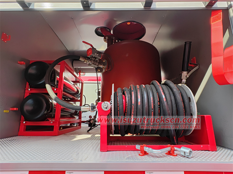 Isuzu GIGA 6X4 12.5cbm dry powder fire rescue truck