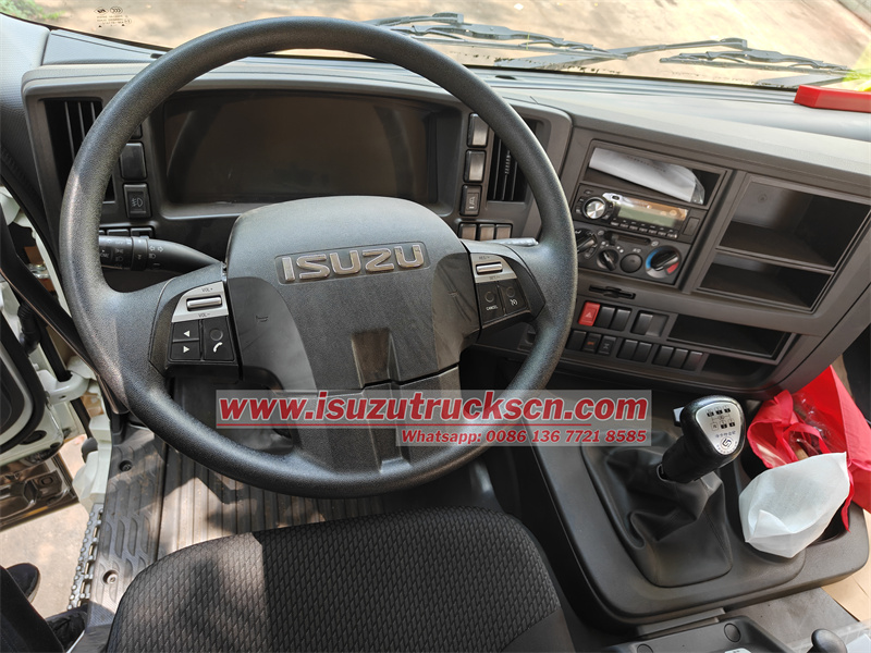 Isuzu boom crane truck with comfortable cabin