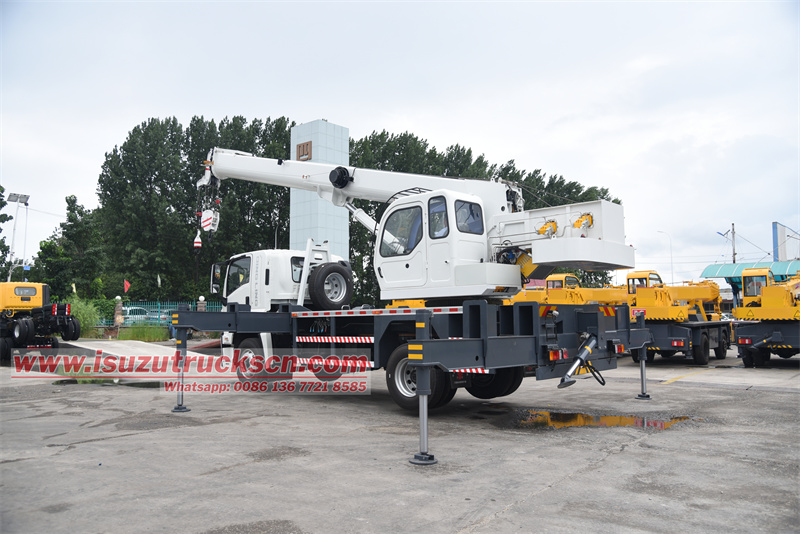 ISUZU FTR GIGA 16tons Crane Truck