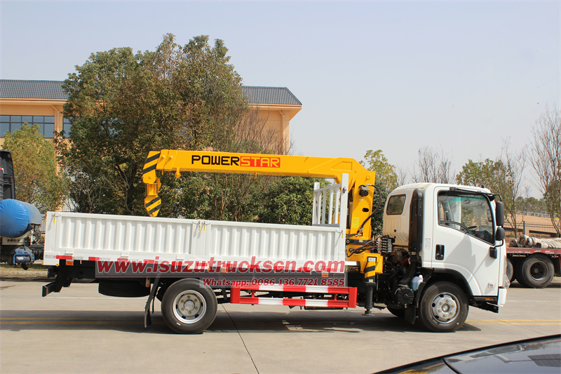 Isuzu 4x2 5 ton truck with crane