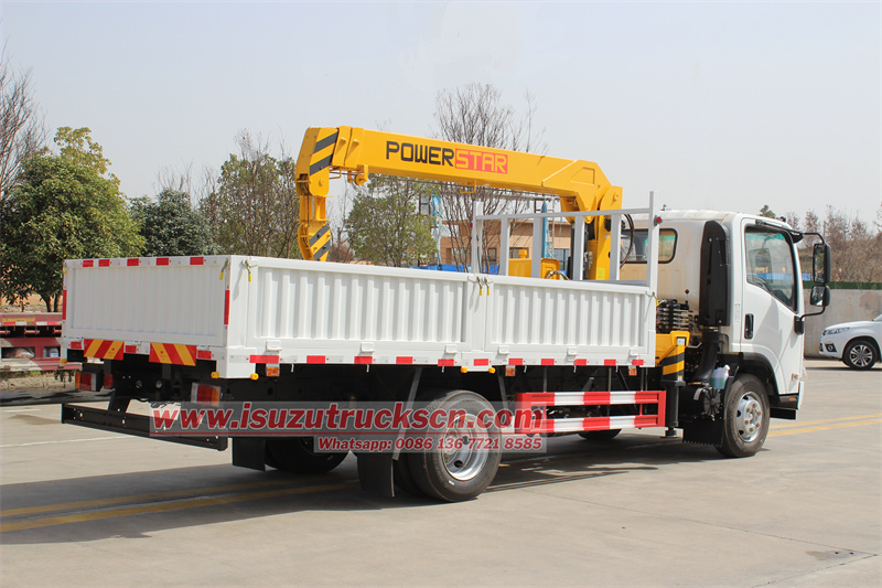 Isuzu 4x2 5 ton truck with crane