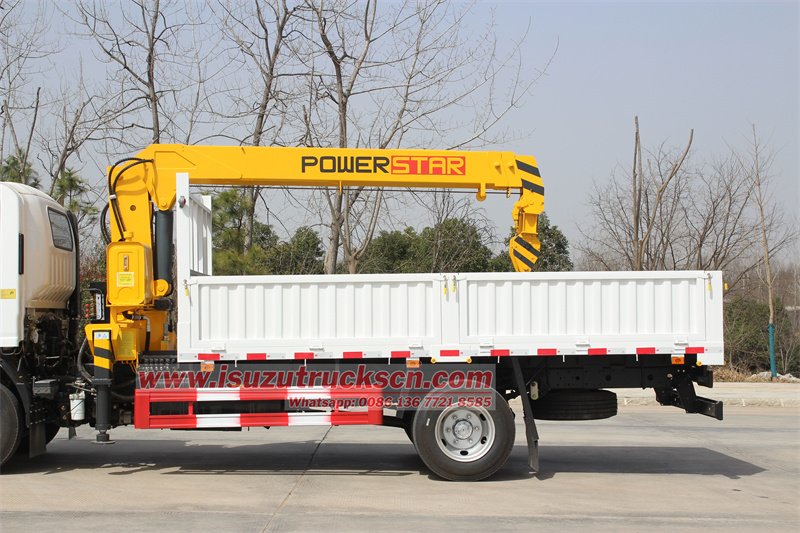 Isuzu 4x2 5 ton truck with crane