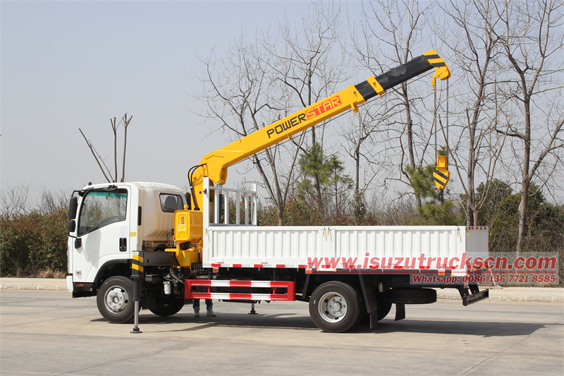 Isuzu NPR RHD 5tons with XCMG crane