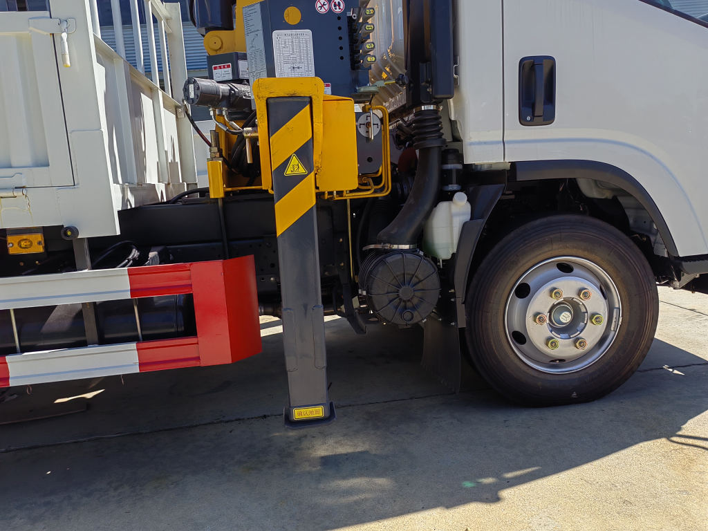 Palau 5tons Boom truck crane Isuzu