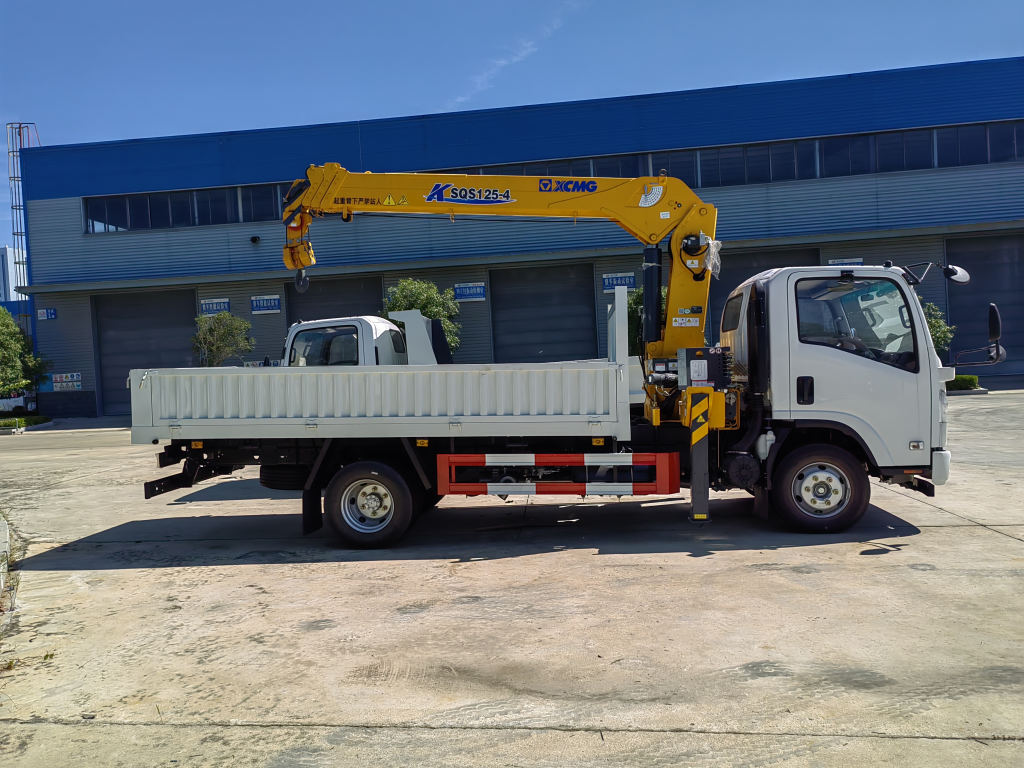 Palau 5tons Boom truck crane Isuzu
