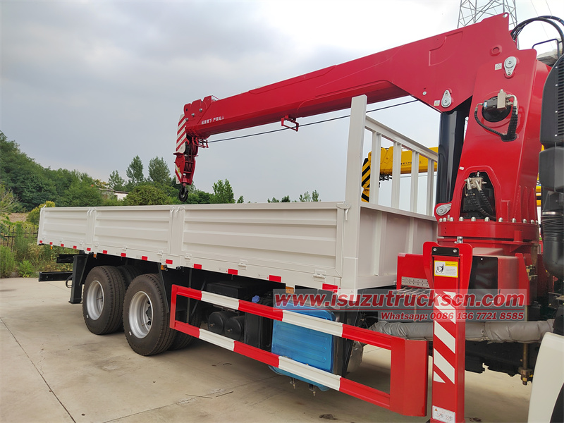 Isuzu 6x4 cargo truck mounted XCMG crane