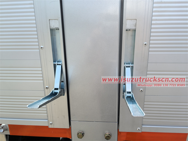 Isuzu KV100 double cabin light cargo truck