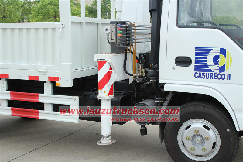 Isuzu truck mounted stiff boom crane stabilizer