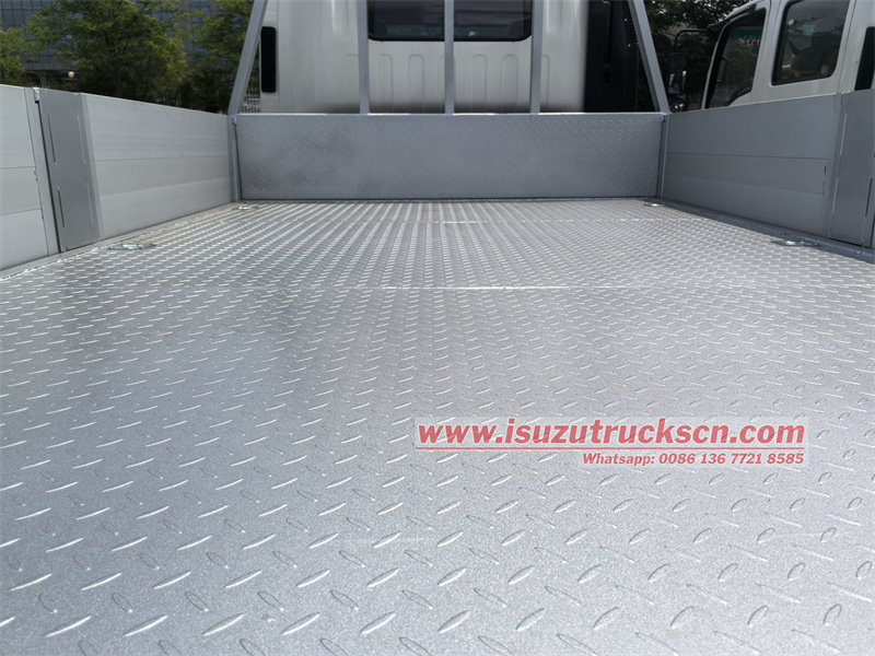 Isuzu KV100 cargo truck with side drop