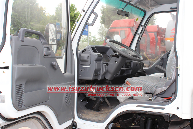 Isuzu boom crane truck with NKR classical cabinet