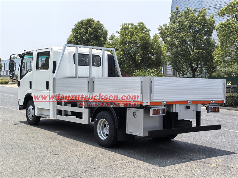 Isuzu ELF 2tons cargo truck double cab