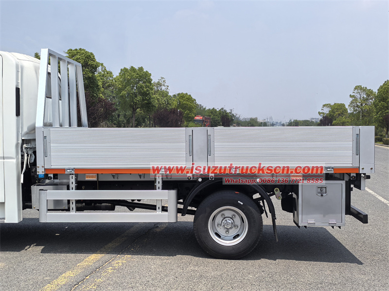 Isuzu KV100 cargo truck with side drop